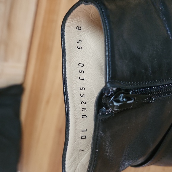 Salvatore Ferragamo Italian black leather Vintage used boots size 6.5 - Picture 4 of 16